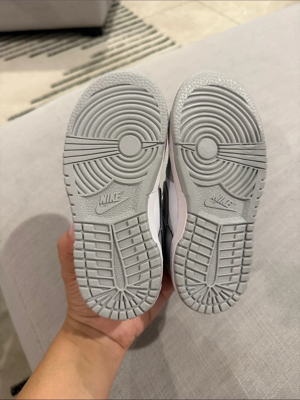 Nike Kids Low-Top Sneakers in Gray and White